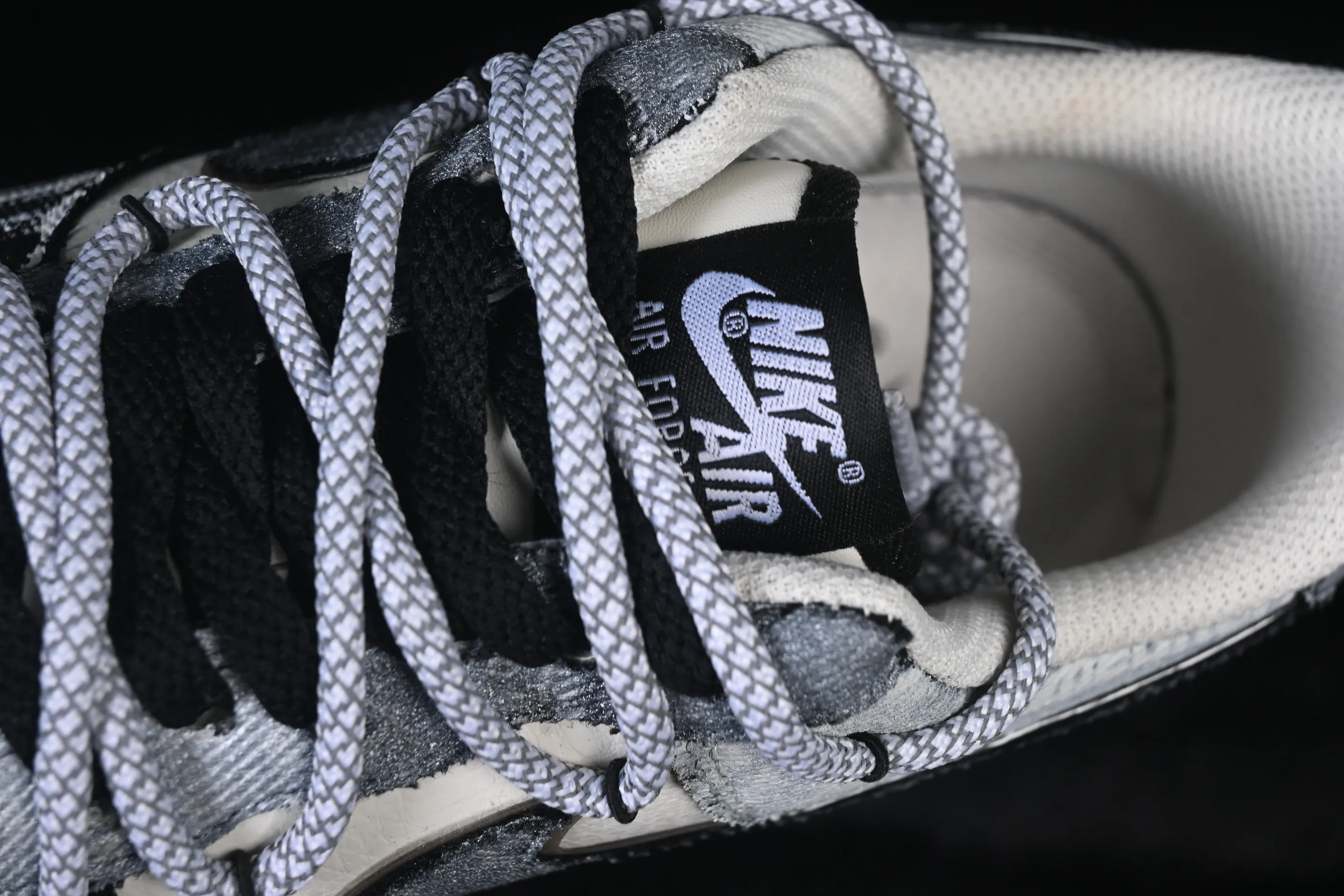 All categories Nk Air Force 1 Air Force series Nk Air Force 1 Low Air Force low-top Nike Air Force 1'07 Low "Dark Gothic Graffiti" Hand-painted graffiti Dark graffiti Air Force 1 low-top casual sneakers FB0607-110